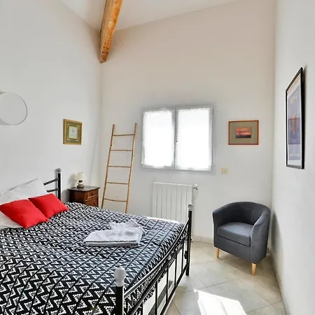 Дом отдыха In With Outdoor Swimming Pool, 3 Bedrooms And Wifi *