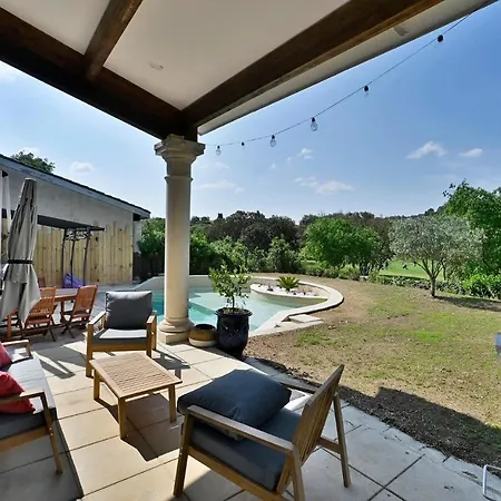 In With Outdoor Swimming Pool, 3 Bedrooms And Wifi Ним