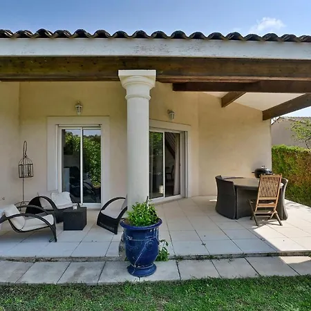 In With Outdoor Swimming Pool, 3 Bedrooms And Wifi