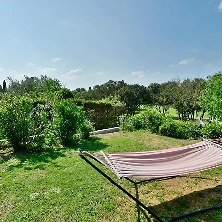 In With Outdoor Swimming Pool, 3 Bedrooms And Wifi Дом отдыха Ним