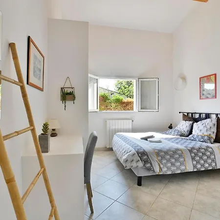 Дом отдыха In With Outdoor Swimming Pool, 3 Bedrooms And Wifi *