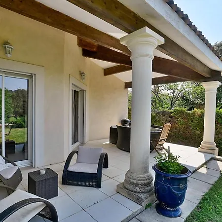 In With Outdoor Swimming Pool, 3 Bedrooms And Wifi